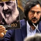 José María Zavala muestra durante una conferencia el cartel de la película que dirige, y que se estrenará en diciembre. Falta solo un último empujón económico, para el que la productor pide ayuda.