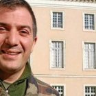 El padre Renaud, capellán militar francés, explica lo que aprendió bajo fuego en el desierto afgano