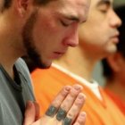 Dios escucha la oración de aquellos que sufren, y obra milagros