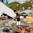 El terremoto y posterior tsunami ha dejado ya al menos 1.200 muertos, aunque la cifra sigue creciendo