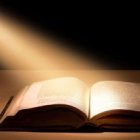 Luz divina, ven a nosotros.