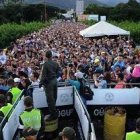 Miles de venezolanos pasan por la ciudad de Pacaraima al pasar a Brasil