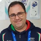 Gionatan de Marco es sacerdote, asistente de los deportistas y párroco en Italia