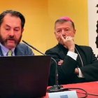 Monseñor Martínez Camino, en un momento del acto junto al presidente de la Fundación Cari Filii, Luis Cort.