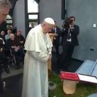 El Papa rezó en la capilla que se encuentra en el lugar de las apariciones en Knock