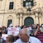 Manifestación provida en Malta contra la ley de manejo de embriones humanos