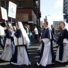 Con carteles en la calle, con el rosario en la capilla o con las madres en apuros, las Sisters of Life nunca se detienen