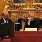 El arzobispo Georg Ganswein al presentar  en Roma el libro La Opción Benedicto, de Rod Dreher