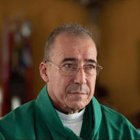 P. Edwin Román, párroco de San Miguel Arcángel, en Masaya