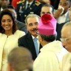 Danilo Medina, presidente de República Dominicana, con un prelado