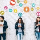 Los jóvenes tienen una serie de retos complicados en nuestra época... y están muy distraídos