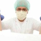 Este ginecólogo... ¿trabaja a favor de la vida o cobra un sueldo a cambio de matar? Esa es la definición de sicario