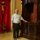 El párroco decidió  llamar a la policía en cuanto encontró el dinero