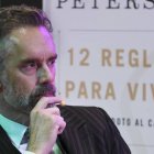 Jordan Peterson ha estado recientemente en España presentando su libro. En la imagen, durante un acto en la Universidad Francisco de Vitoria.