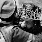 Los Reyes Magos de Oriente realizan esta noche su recorrido por el mundo tras su paso por Belén para adorar a Jesús.