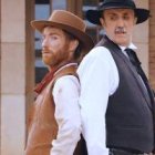 El Mayor Regalo hilvana testimonios reales emocionantes con un hilo conductor divertido... un pueblo de pistoleros vengativos