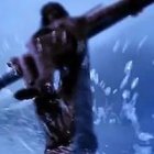 Una gota de lluvia cae desde el cielo sobre el Gólgota, primero de los signos que en la película acompañan a la muerte de Cristo.