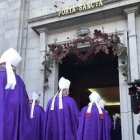 Los obispos españolas pasan por la Puerta Santa del santuario dedicado al Corazón de Jesús en el Cerro de los Ángeles / Fotos Ecclesia