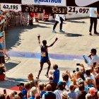 En la carrera que el Evangelio nos propone para llegar a la meta (la 'corona incorruptible' que dice San Pablo), el mejor puesto de salida es el de servicio. Foto (detalle): Pietro Rampazzo / Unsplash.