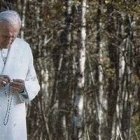 Una imagen usual de San Juan Pablo II era verle rezando el Rosario. Esta imagen no era infrecuente