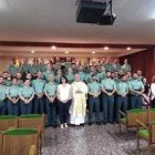 53 futuros guardias y tres familiares recibieron el sacramento de la confirmación