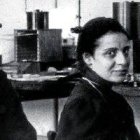 Una joven Lise Meitner con Otto Hahn, que se llevaría el Nobel de Química en 1944 en buena parte por los trabajos de ella
