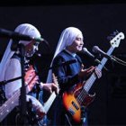 Las siervas, en un concierto