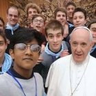 Francisco, con jóvenes de la diócesis de Brescia (Italia), a quienes recibió en abril de 2018.