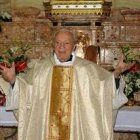 Este sacerdote acaba de cumplir 100 años y ha podido recibir los siete sacramentos