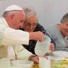 Esta no será la primera vez que el Papa comparta mesa y mantel con personas pobres o en exclusión social
