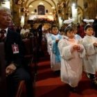 Niños en misa en una parroquia oficial -no clandestina- de Pekín, donde hay algo más de libertad que en otras regiones chinas