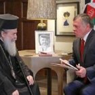 El rey de Jordania conversa con el patriarca ortodoxo griego de Jerusalén