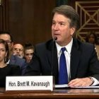 Brett Kavanaugh negó absolutamente las acusaciones que han enturbiado su posible confirmación como juez del Tribunal Supremo. Detrás de él, a la izquierda de la foto, su esposa Ashley.