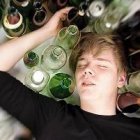 El problema del alcohol entre los adolescentes es junto con el de la pornografía el que más quebraderos de cabeza da a familias y autoridades