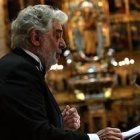 Plácido Domingo entusiasmó a los miles de personas que le escucharon dentro y fuera del templo.
