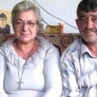 La familia Abboud, Ghassan con su esposa Maha y su hijo Josef, electricista... con ellos, una estampa de San Charbel, santo muy famoso en Oriente