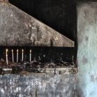 En la iglesia católica caldea de Ith Alaha en Dohuk, zona bajo control kurdo, un fiel se encomienda a la Virgen - foto de 2017 de Pascal Maguesyan