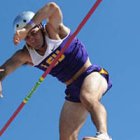 Caraway, en uno de sus  saltos con pértiga