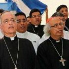 El obispo auxiliar de Managua, Silvio Báez, a la izquierda, con el cardenal Brenes, a la derecha