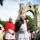 Monseñor John Armitage es el actual rector del santuario de Nuestra Señora de Walsingham, tradicional centro de peregrinación católica en Inglaterra.