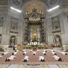 El Papa ha ordenado este domingo a 19 nuevos sacerdotes / Vatican Media