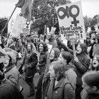 El movimiento feminista de segunda ola adoptó el aborto como una de sus principales reivindicaciones / Captura Youtube NBC News