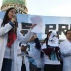 Médicos provida con el doctor Rodríguez Lastra, que se convierte en un símbolo de la buena ética médica que salva vidas