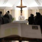 El Papa suele predicar en sus misas matutinas en Santa Marta sobre la necesidad de evitar la ideología y escuchar al Espíritu Santo