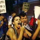 Activistas abortistas... El diario El País se niega a examinar la relación entre aborto y cultura anti-maternidad y anti-bebé en España