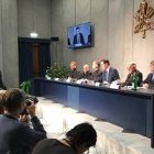 En la rueda de prensa han participado el cardenal Cupich, el arzobispo Scicluna, y los padres Lombardi y Zollner, entre otros / Fotos Vatican Media