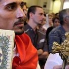 Miles de católicos caldeos se resisten a abandonar su tierra. Ellos son históricamente los primeros pobladores de lo que hoy es Irak.