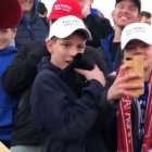 Nick Sandmann hizo una oración en silencio y pensó que manteniéndose quieto y sonriente evitaría que hubiera más agresividad