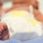 Poder abrazar al bebé enfermo y poder despedirse de él, llenándolo de amor, es el mejor duelo, fuente de belleza y consuelo... y sin matar