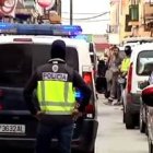 La Policía Nacional ha registrado el domicilio del joven y su familia en Sevilla - se han llevado documentación